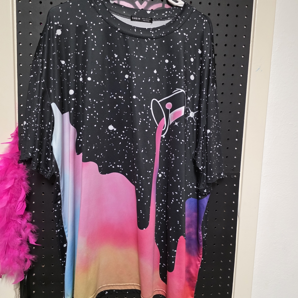 SHEIN Artistic Black and Pink Short Sleeve Tee